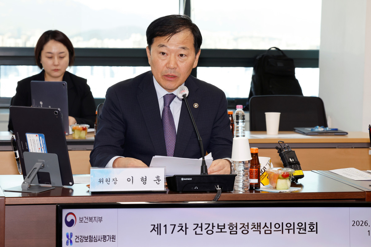 ▲이형훈 보건복지부 제2차관이 1일 오후 2시 서울 서초구 국제전자센터 대회의실에서 열린 '제17차 건강보험정책심의위원회'에서 발언하고 있다. (사진제공=보건복지부)