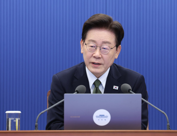 ▲이재명 대통령이 1일 청와대에서 열린 수석보좌관회의에서 발언하고 있다. 2026.10.1 (연합뉴스)