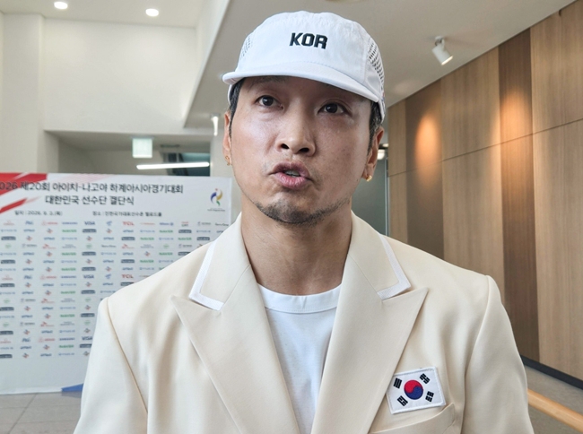 ▲대한민국 브레이킹 국가대표 김홍열이 지난달 3일 충북 진천 국가대표선수촌에서 열린 '2026년 아시안게임 선수단 결단식'에 참석해 인터뷰하고 있다. (연합뉴스)