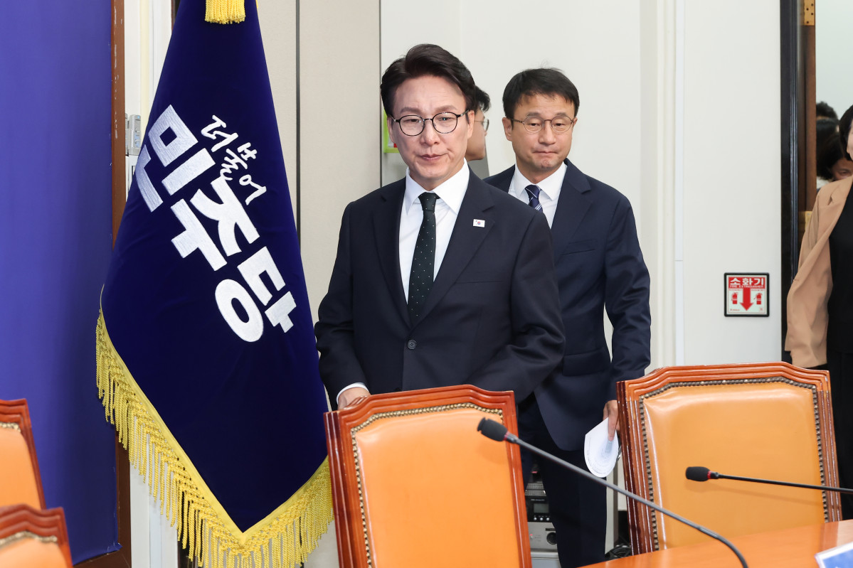 ▲더불어민주당 김민석 대표가 2일 국회에서 열린 최고위원회의에 입장하고 있다. 2026.10.2 (사진=연합뉴스)