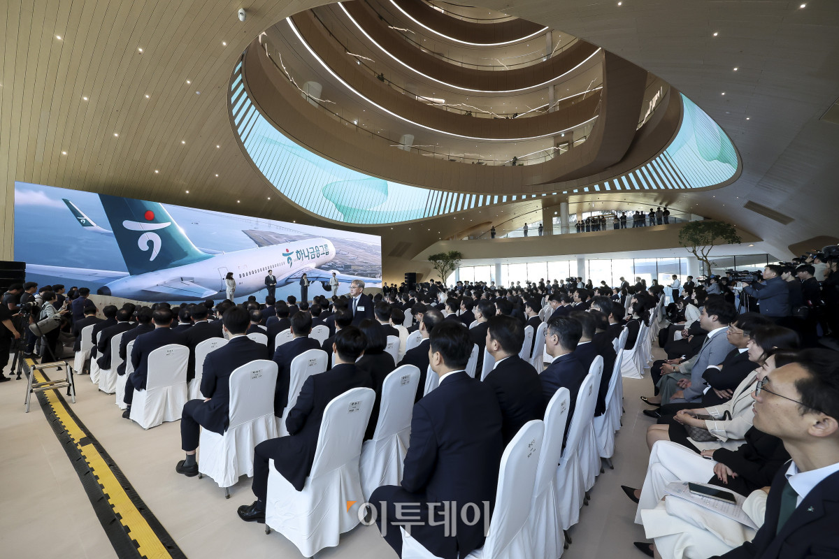 ▲2일 인천 서해구 하나금융그룹 청라 헤드쿼터에서 '하나은행 청라 헤드쿼터 오프닝 행사'가 열리고 있다. 고성준 기자 joonko1@