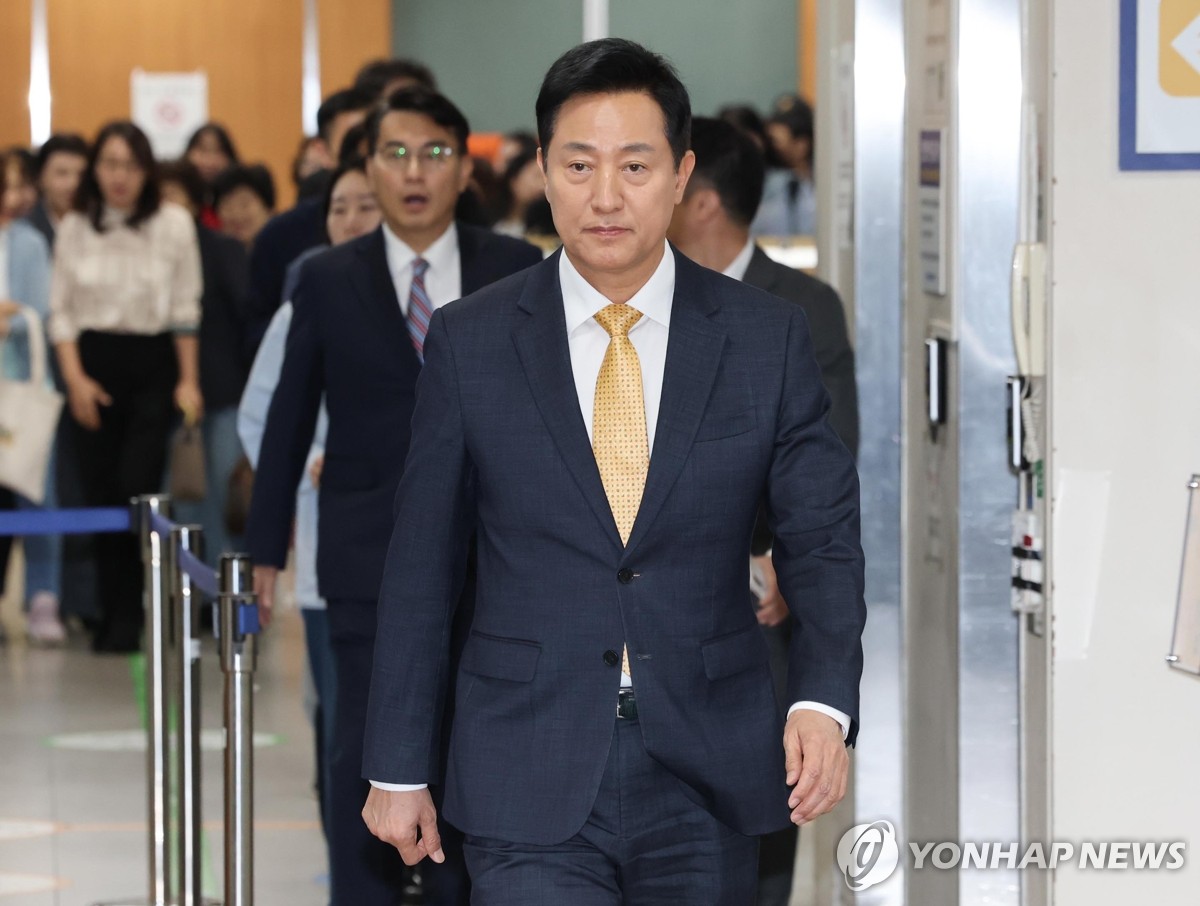 ▲오세훈 서울시장이 2일 서울 서초구 서울고등법원에서 열리는 명태균 여론조사 의혹 사건 항소심 결심공판에 출석하고 있다. (연합뉴스)