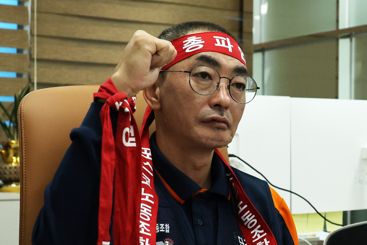 ▲지난달 9일 김성호 한국노총 금속노련 포스코노동조합 위원장이 경북 포항에 있는 포스코노조 사무실에서 기자회견을 하고 있다. (연합뉴스)
