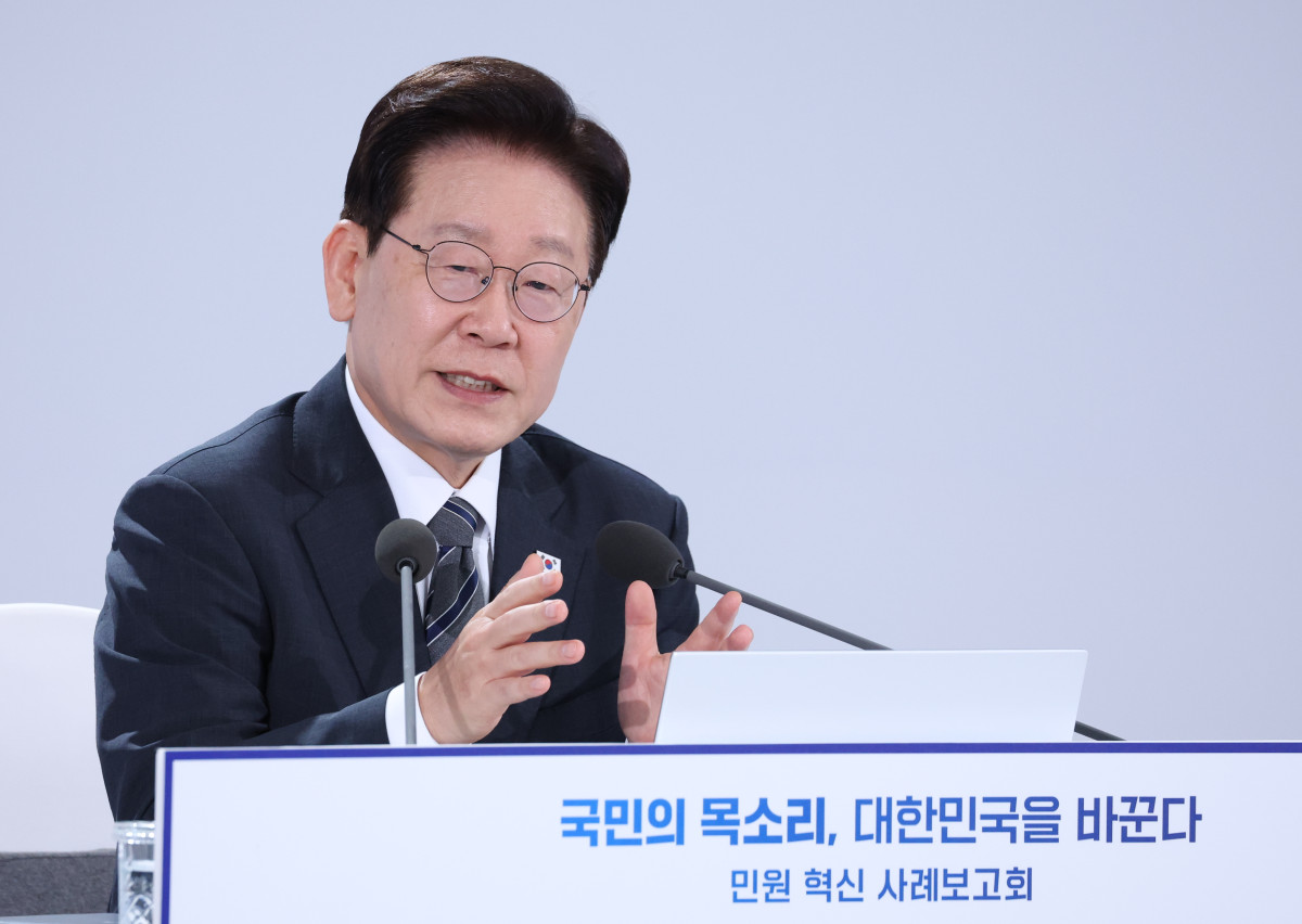 ▲이재명 대통령이 2일 세종특별자치시에서 열린 민원혁신 사례보고회에서 모두발언을 하고 있다. 사진=연합뉴스