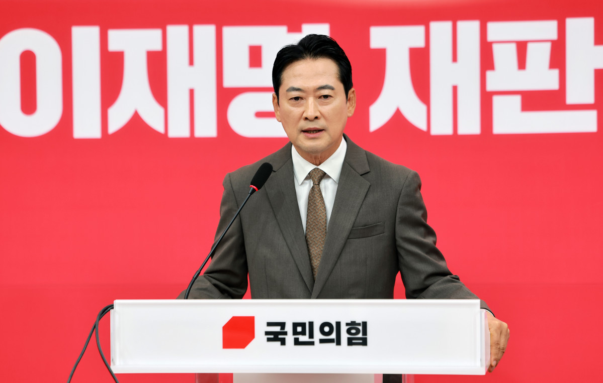▲국민의힘 장동혁 대표가 5일 국회에서 DMZ 지뢰 폭발 사건과 우크라이나와의 외교 마찰, 김지용 중대범죄수사청 임명 논란 등 현안과 관련해 기자회견하고 있다. (연합뉴스)