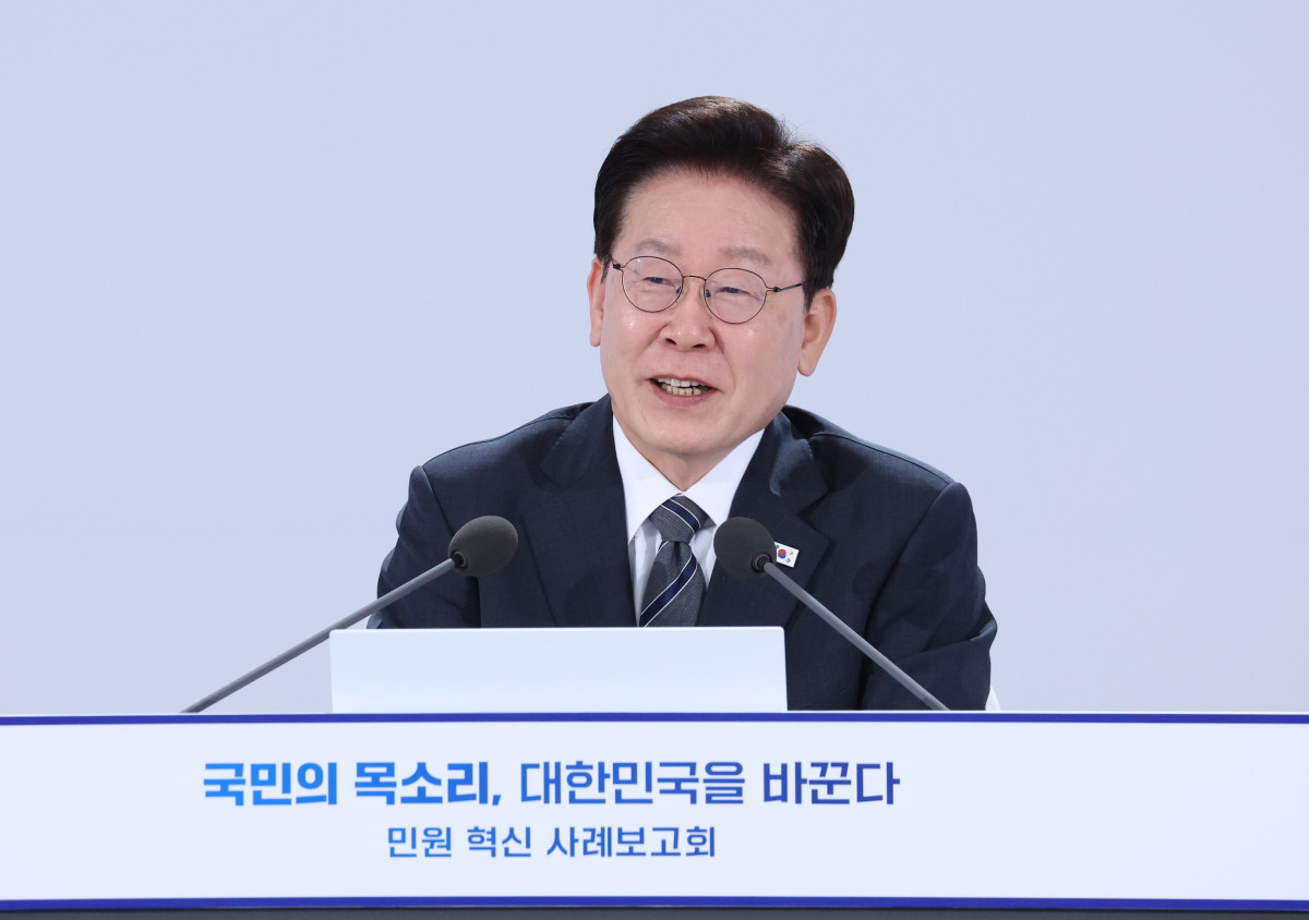 ▲이재명 대통령이 2일 세종특별자치시에서 열린 민원혁신 사례보고회에서 모두발언을 하고 있다. 사진=연합뉴스