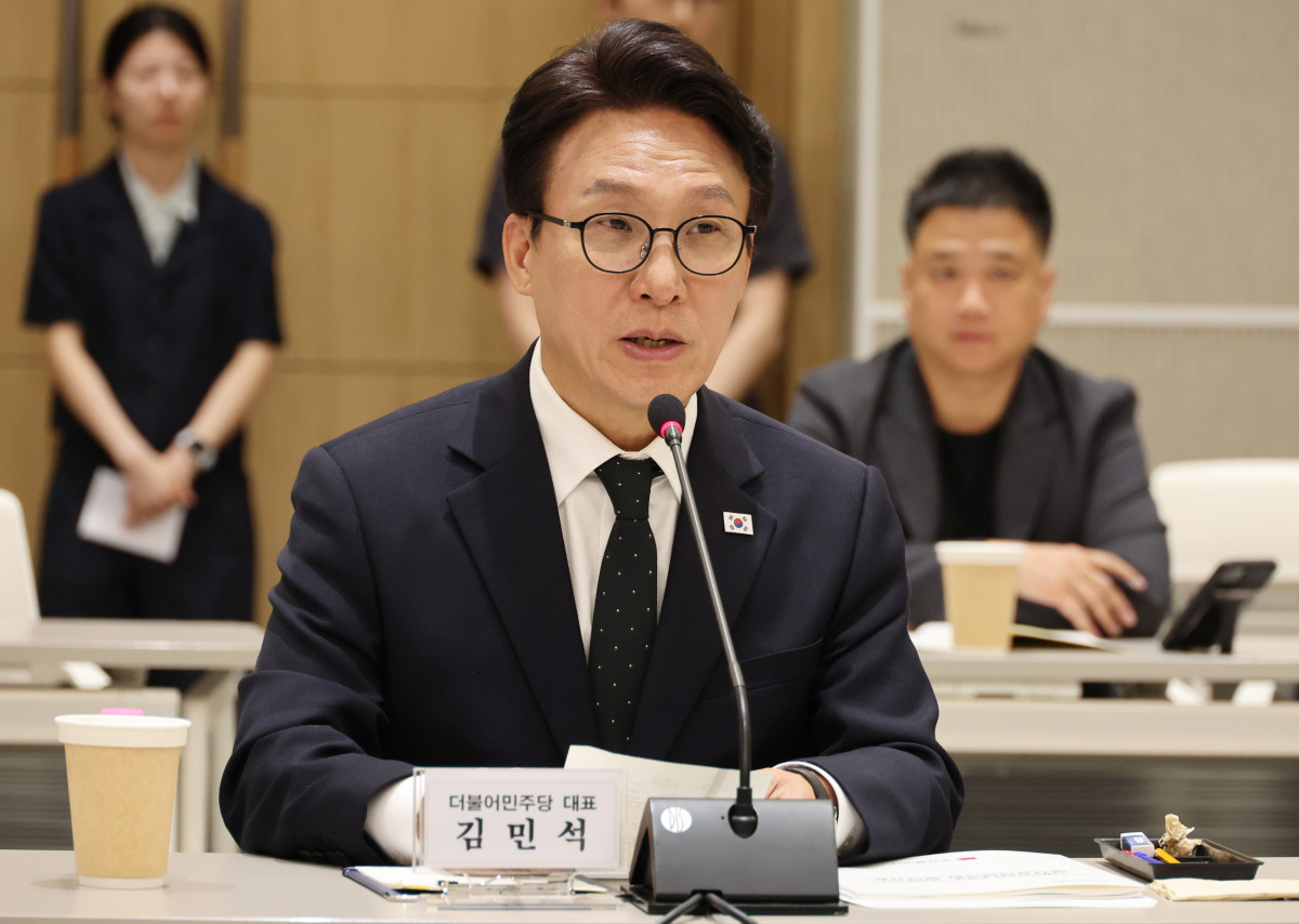 ▲더불어민주당 김민석 대표가 2일 부산시청에서 열린 2026년도 더불어민주당-부산시 예산정책협의회에서 인사말하고 있다. 사진=연합뉴스