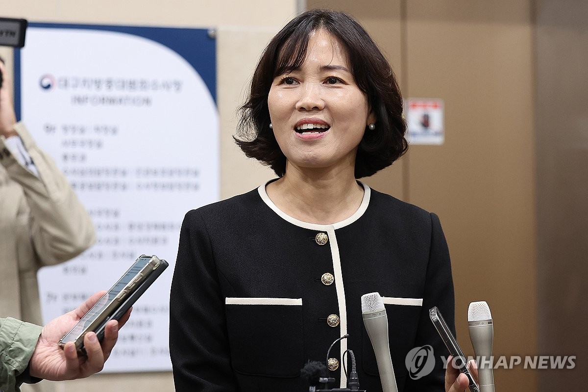 ▲홍종희 대구지방중수청장이 6일 대구 남구 대구지방중수청에 출근해 취재진에게 발언하고 있다. (연합뉴스)