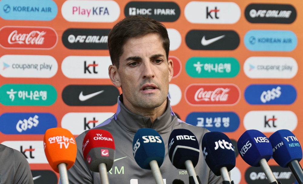 ▲로베르트 모레노 한국 축구대표팀 임시 감독이 우즈베키스탄과의 경기를 하루 앞두고 5일 충남 천안시 코리아풋볼파크에서 기자회견을 하고 있다. (연합뉴스)