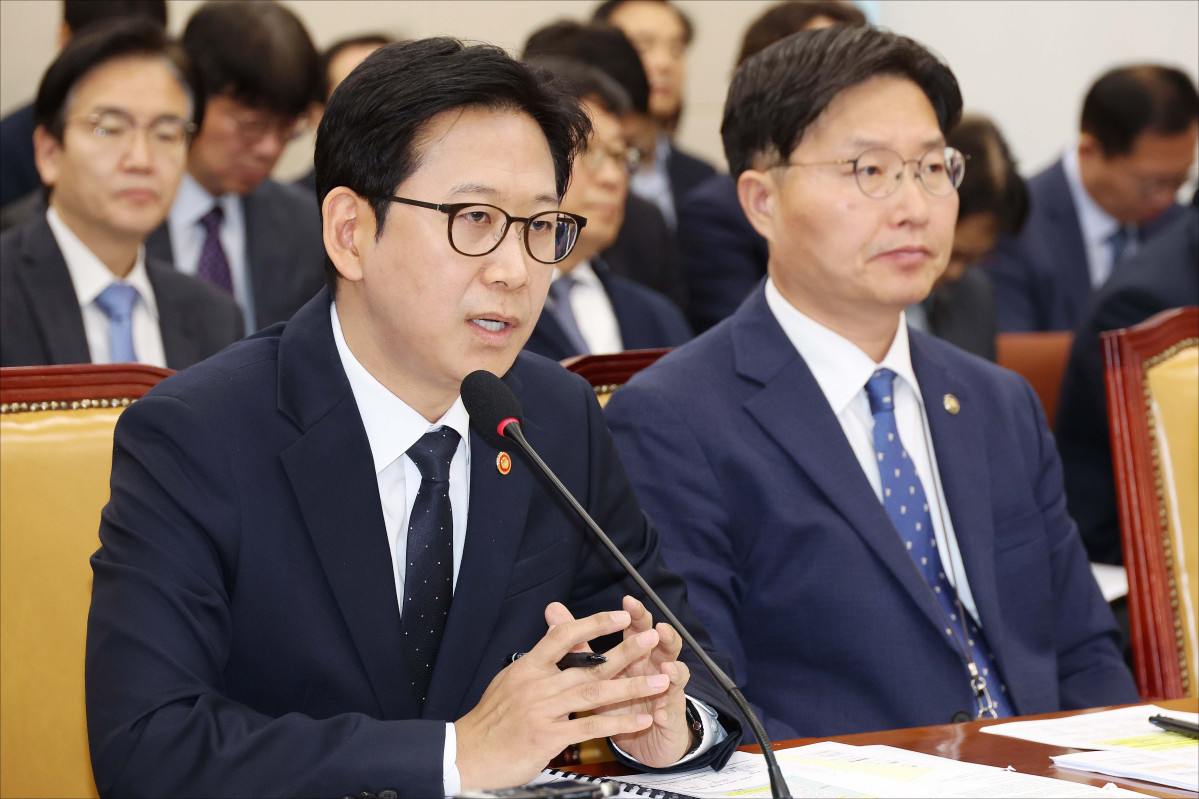 ▲배경훈 부총리 겸 과학기술정보통신부 장관이 6일 서울 여의도 국회에서 열린 과학기술정보통신부 등에 대한 국정감사에서 의원 질의에 답하고 있다. 신태현 기자 holjjak@
