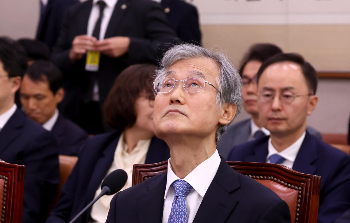 ▲조희대 대법원장이 6일 서울 여의도 국회에서 열린 대법원 등에 대한 국정감사에서 허공을 응시하고 있다. 신태현 기자 holjjak@