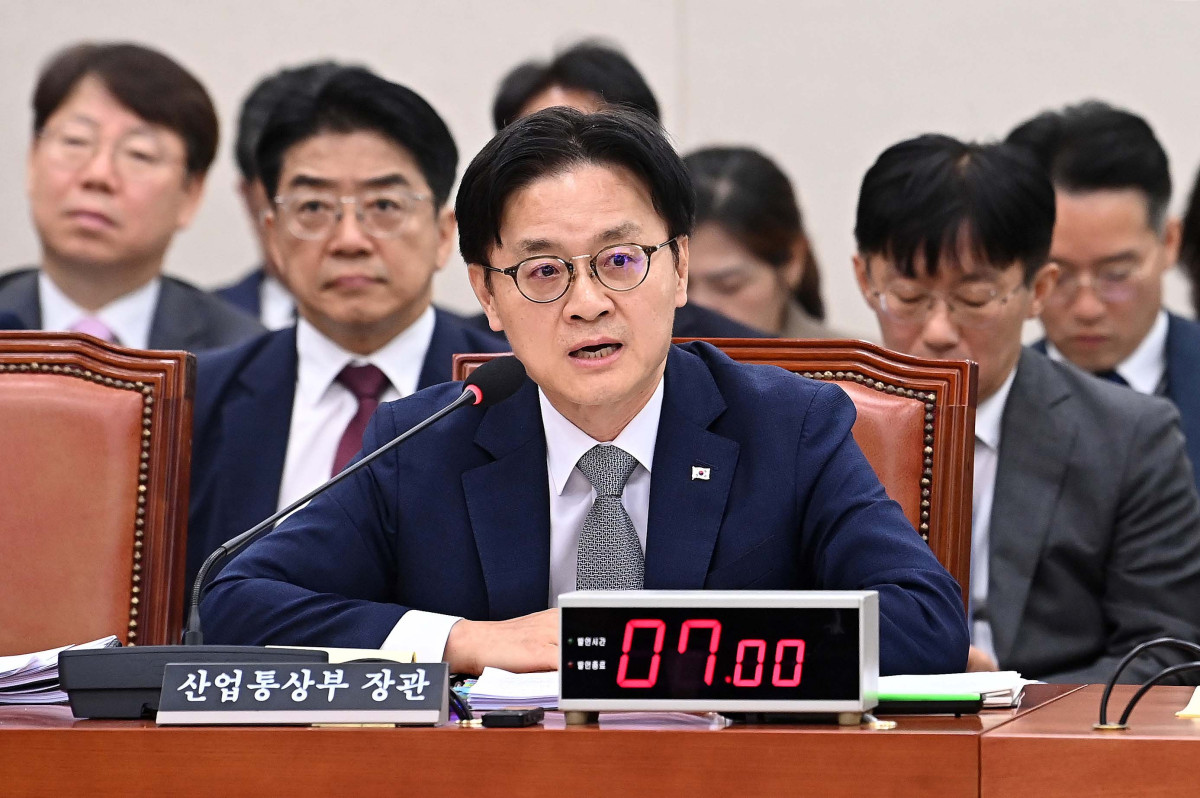 ▲김정관 산업통상부 장관이 6일 서울 여의도 국회에서 열린 산업통상부 등에 대한 국정감사에서 의원 질의에 답변하고 있다. 신태현 기자 holjjak@