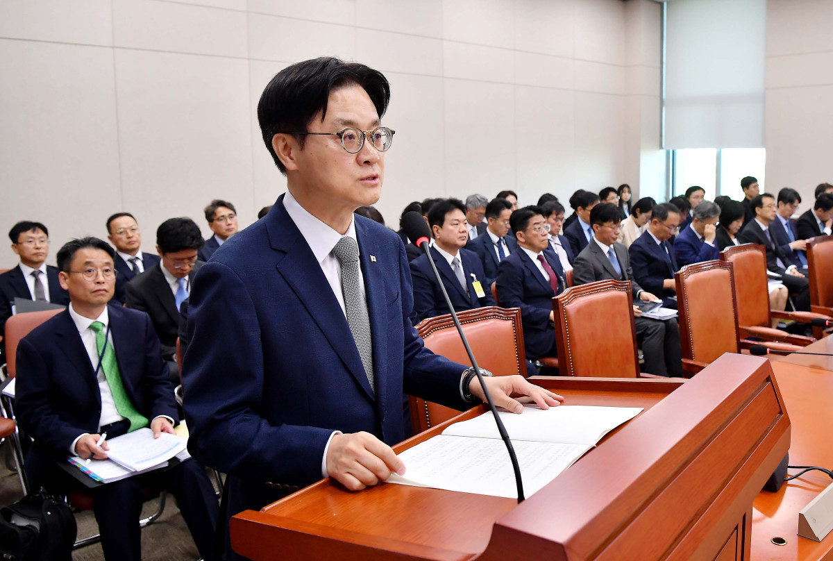 ▲김정관 산업통상부 장관이 6일 서울 여의도 국회에서 열린 산업통상부 등에 대한 국정감사에서 업무보고를 하고 있다. 신태현 기자 holjjak@
