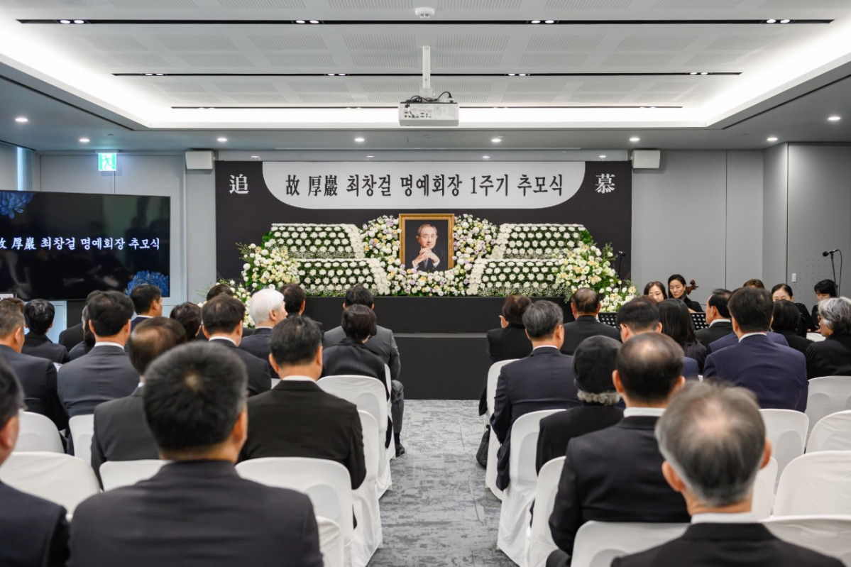 ▲고려아연이 6일 오전 9시 서울 종로구에 위치한 본사에서 '최창걸 명예회장 1주기 추모식'을 엄수했다. (사진제공=고려아연)
