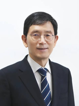 ▲심사위원장 성경륭 박사 (HXI연구소)