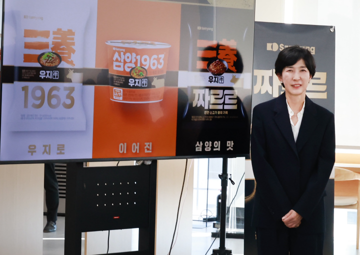 ▲삼양식품 '짜르르' 미디어 시식회에서 김정수 회장이 참석자들에게 인사말을 하고 있다. (사진제공=삼양식품)