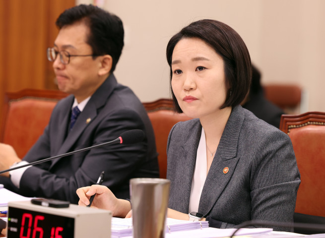 ▲이소영 중소벤처기업부 장관이 7일 여의도 국회에서 열린 산업통상자원중소벤처기업위원회의 중소벤처기업부 국정감사에 출석해 의원 질의를 듣고 있다. 2026.10.07. (뉴시스)