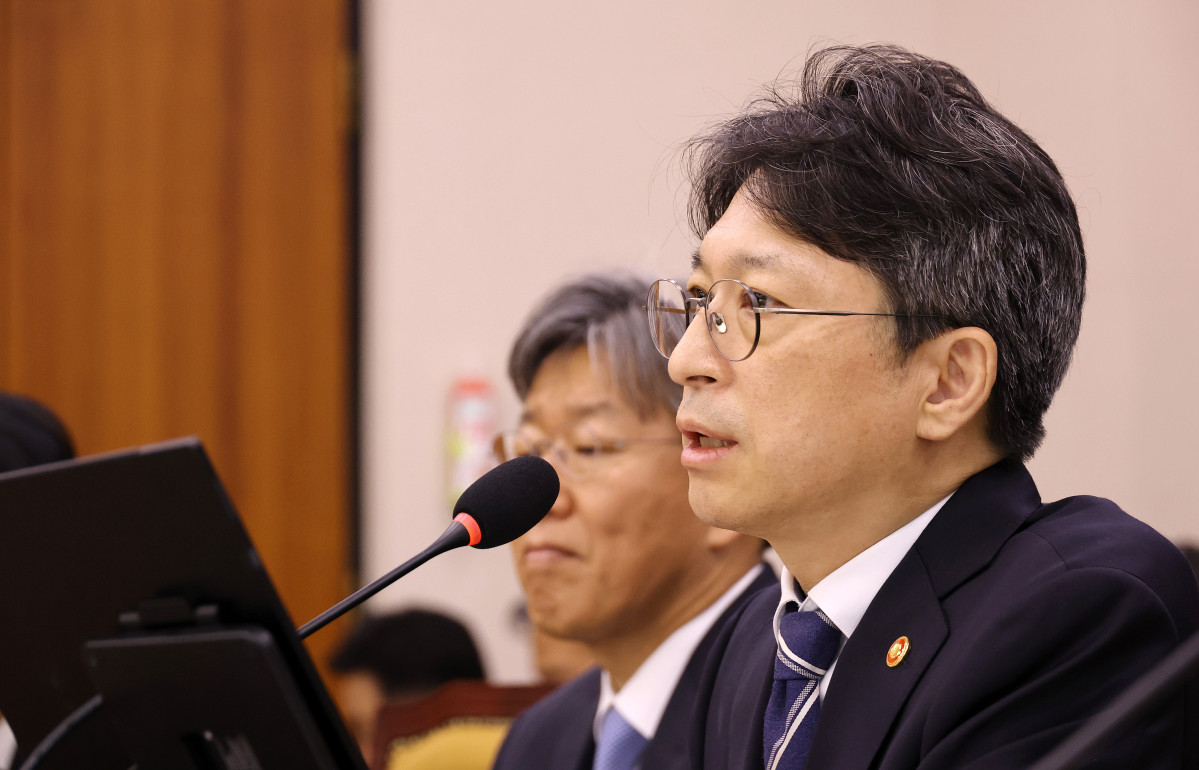 ▲홍지선 국토교통부 장관이 7일 국회 국토교통위원회에서 열린 국토교통부 등에 대한 국정감사에서 의원 질의에 답하고 있다. (연합뉴스)
