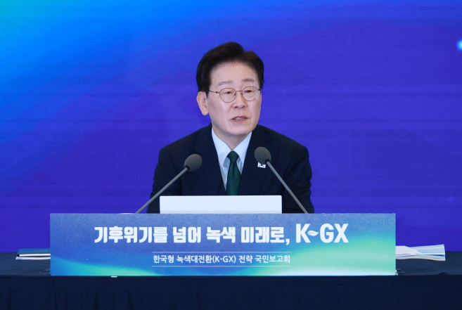 ▲이재명 대통령이 7일 서울 한 회의장에서 열린 한국형 녹색대전환(K-GX) 전략 국민보고회에서 발언하고 있다. 2026.10.7 (연합뉴스)