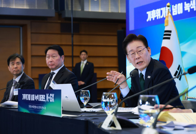 ▲이재명 대통령이 7일 서울 한 회의장에서 열린 한국형 녹색대전환(K-GX) 전략 국민보고회에서 발언하고 있다. 2026.10.7 (연합뉴스)
