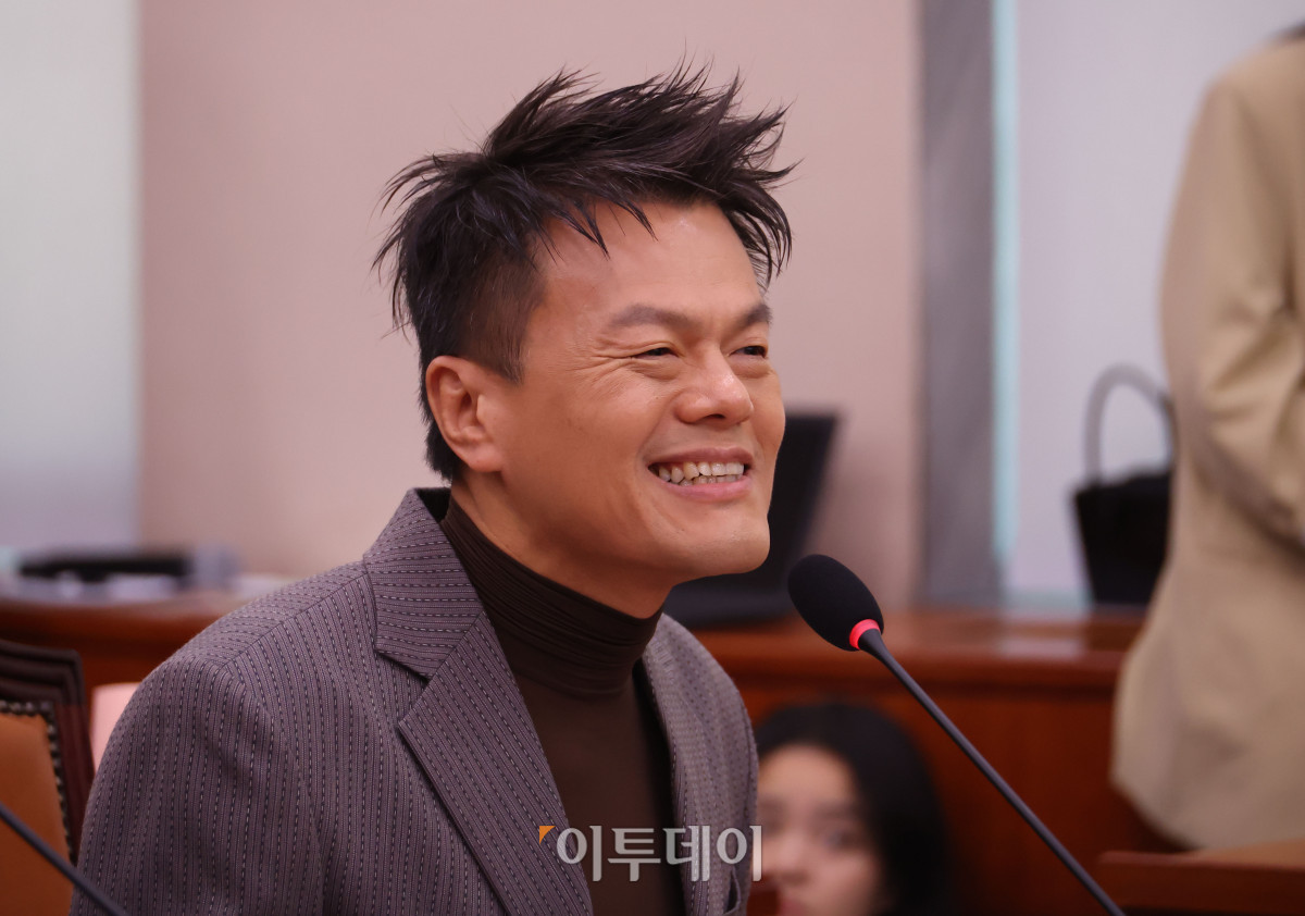 ▲박진영 대중문화교류위원회 공동위원장이 7일 서울 여의도 국회 문화체육관광위원회 국정감사에서 의원 질의에 답하고 있다. 고이란 기자 photoeran@