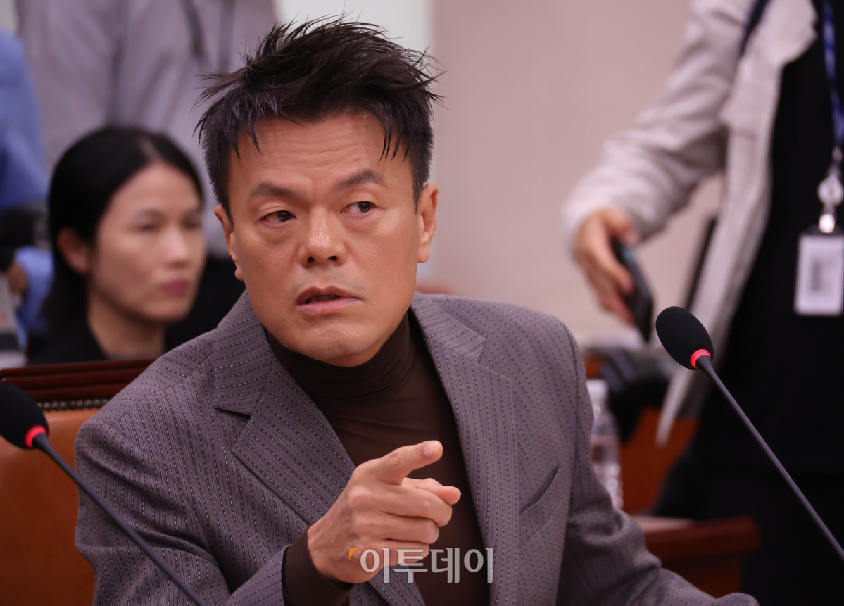 ▲박진영 대중문화교류위원회 공동위원장이 7일 서울 여의도 국회 문화체육관광위원회 국정감사에서 의원 질의에 답하고 있다. 고이란 기자 photoeran@