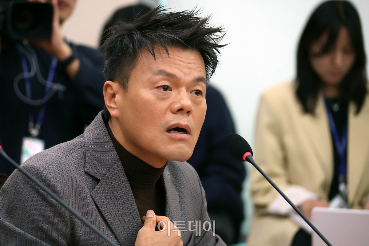 ▲박진영 대중문화교류위원회 공동위원장이 7일 서울 여의도 국회 문화체육관광위원회 국정감사에서 의원 질의에 답하고 있다. 고이란 기자 photoeran@