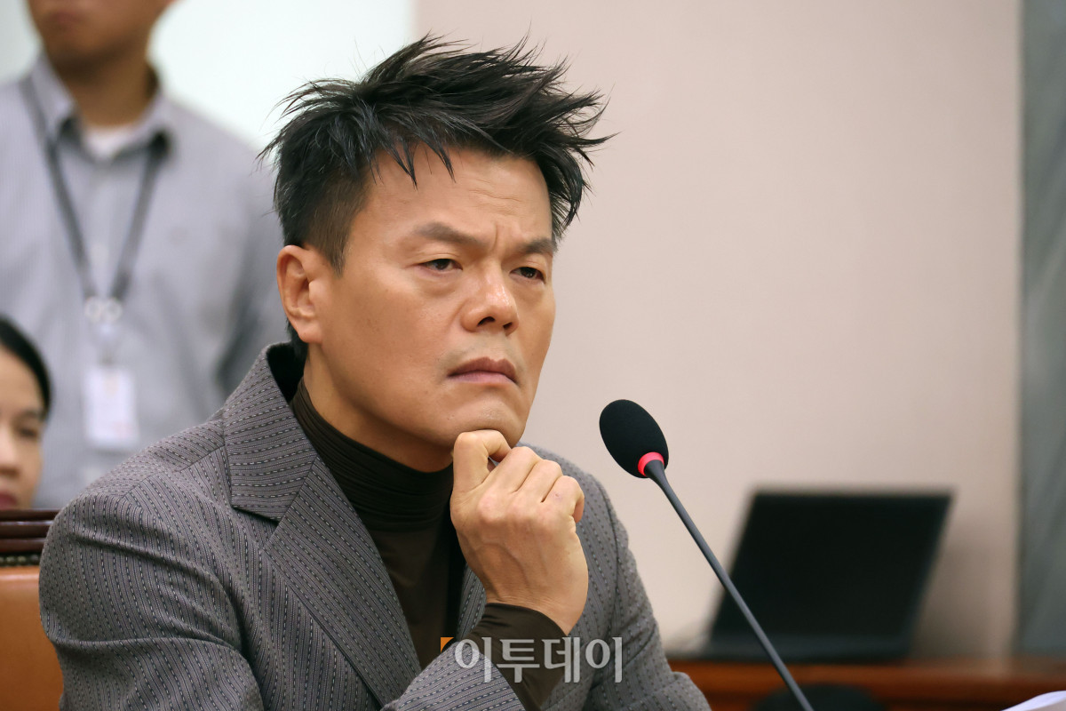 ▲박진영 대중문화교류위원회 공동위원장이 7일 서울 여의도 국회 문화체육관광위원회 국정감사에서 의원 질의에 답하고 있다. 고이란 기자 photoeran@