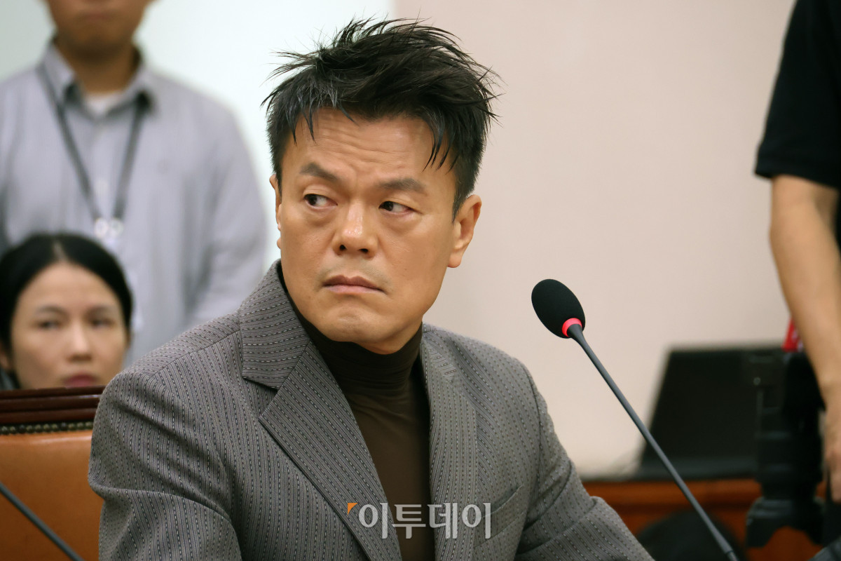 ▲박진영 대중문화교류위원회 공동위원장이 7일 서울 여의도 국회 문화체육관광위원회 국정감사에서 의원 질의에 답하고 있다. 고이란 기자 photoeran@