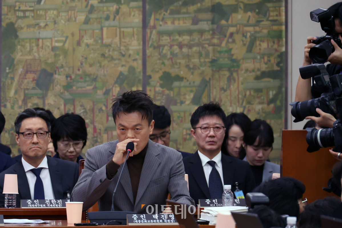 ▲박진영 대중문화교류위원회 공동위원장이 7일 서울 여의도 국회 문화체육관광위원회 국정감사에서 의원 질의에 답하고 있다. 고이란 기자 photoeran@