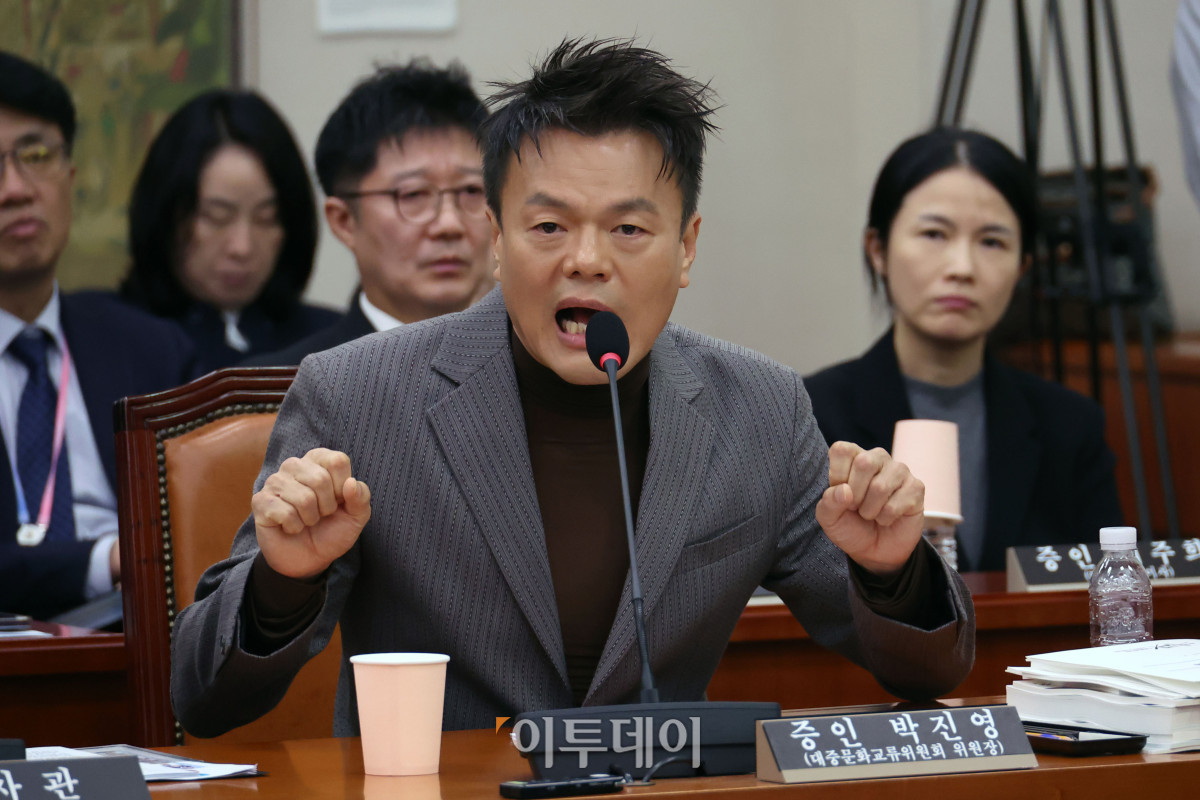 ▲박진영 대중문화교류위원회 공동위원장이 7일 서울 여의도 국회 문화체육관광위원회 국정감사에서 의원 질의에 답하고 있다. 고이란 기자 photoeran@