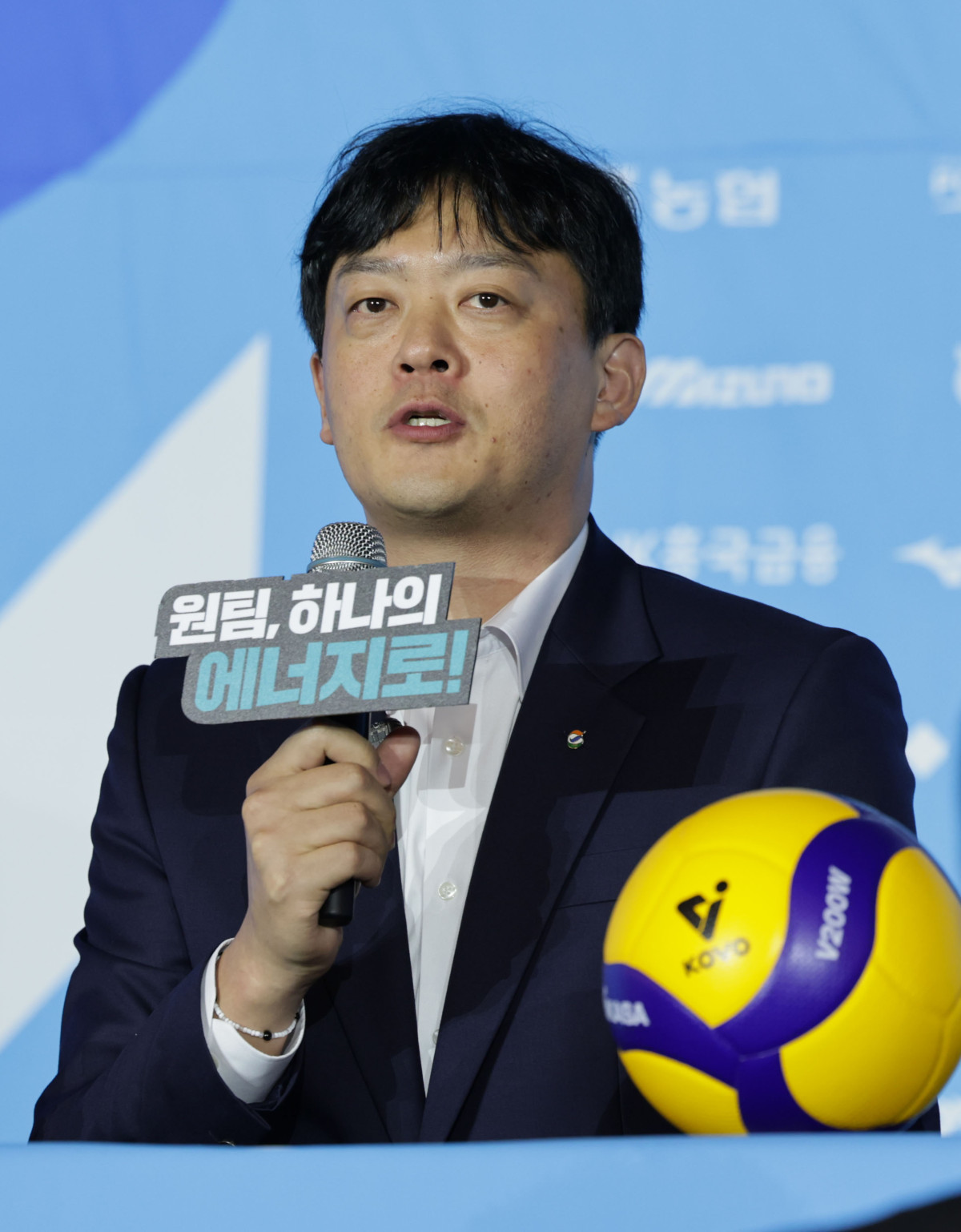 ▲7일 서울 강남구 호텔 리베라 청담에서 열린 프로배구 V리그 여자부 미디어데이에서 GS칼텍스 이영택 감독이 질문에 답변하고 있다. (연합뉴스)