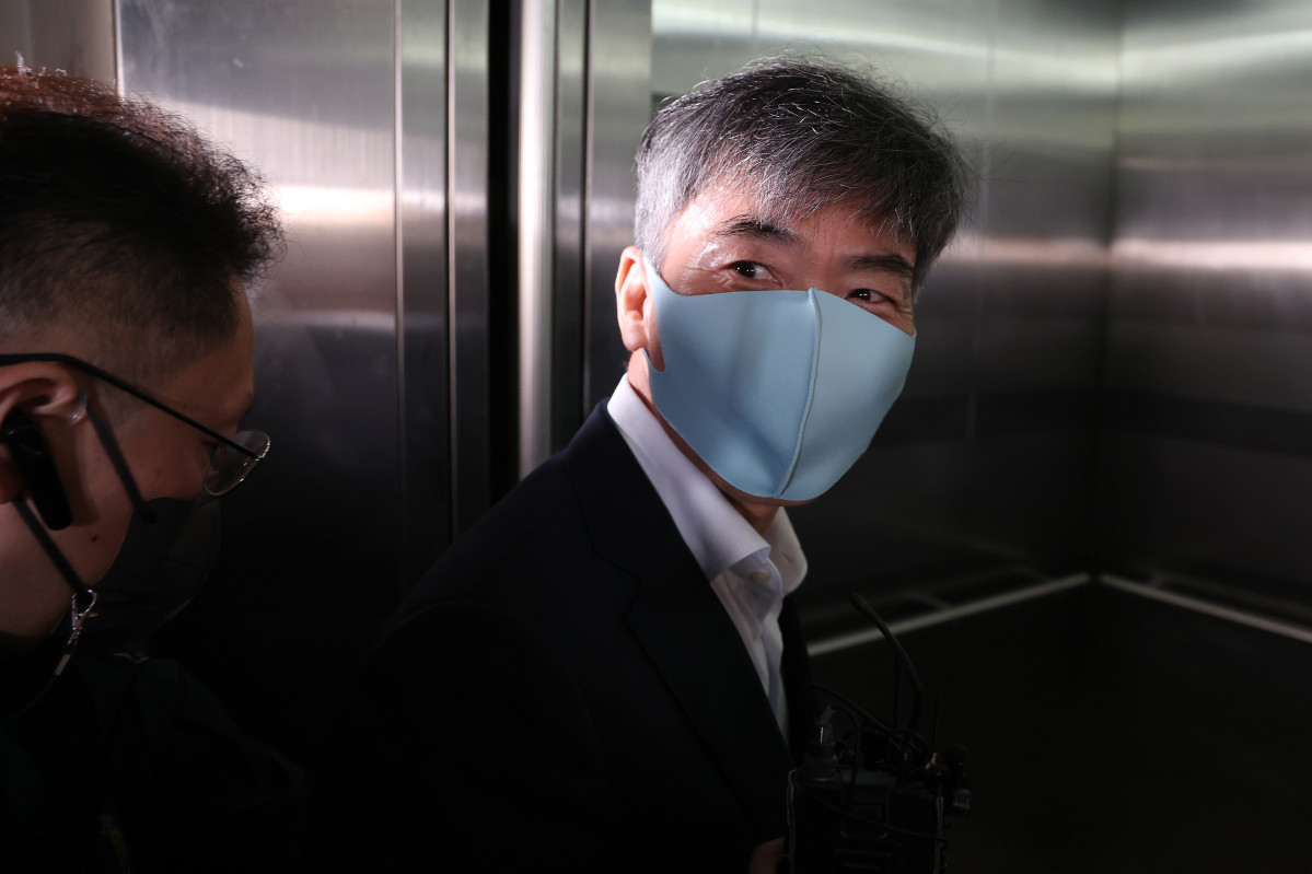 ▲이종호 전 블랙펄인베스트 대표가 지난해 11월 1일 오전 서울 서초구 순직 해병 특별검사팀 사무실에서 피의자 소환 조사를 받기 위해 출석하고 있다. (뉴시스)