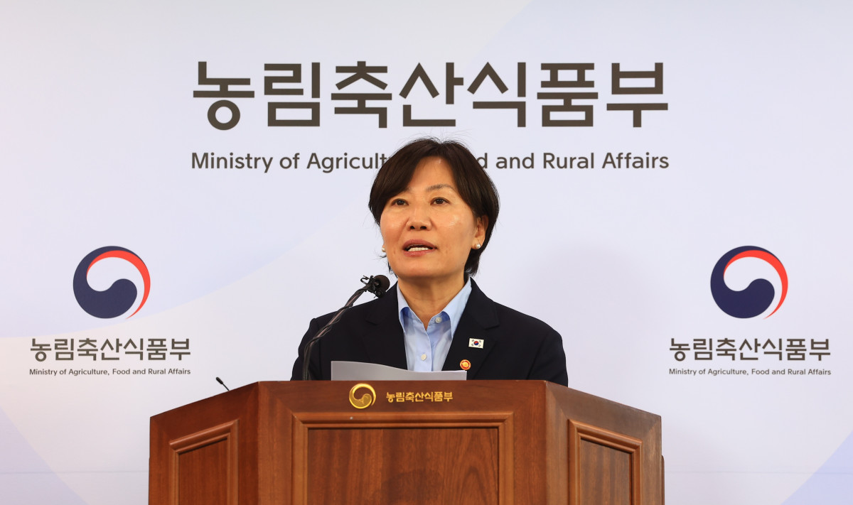 ▲송미령 농림축산식품부 장관이 8일 세종정부청사 농식품부 기자실에서 '농지조사 후속조치와 제도 개혁 방향'에 대해 브리핑을 하고 있다. (사진제공=농림축산식품부)