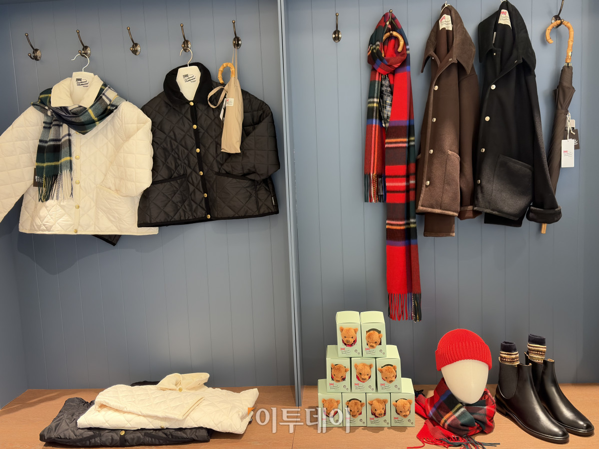 ▲신세계백화점 강남점에서 열린 영국 헤리티지 브랜드 ‘트래디셔널 웨더웨어(Traditional Weatherwear)’의 국내 첫 팝업스토어. (황민주 기자 minchu@)
