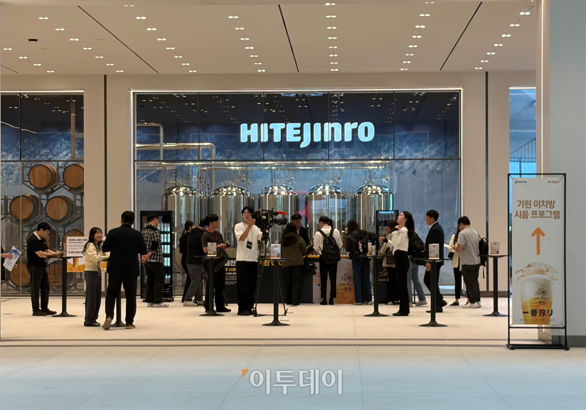 ▲하이트진로는 12일 경기 용인시 하이트진로 기흥공장에서 기자간담회와 시음회를 열었다. (황민주 기자 minchu@)