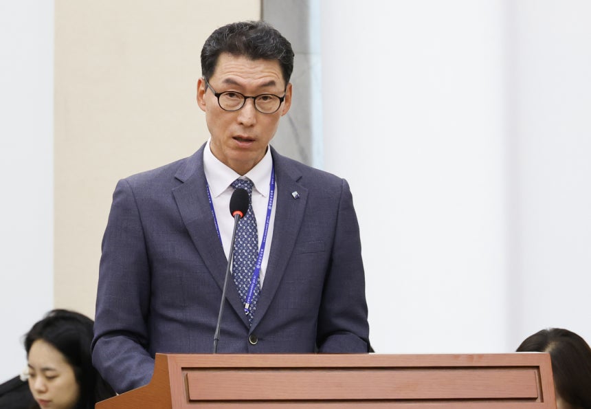 ▲민영 IBK기업은행장이 8일 국회 정무위원회에서 열린 금융위원회 등에 대한 국정감사에 출석해 업무 현황을 보고하고 있다. (연합뉴스)