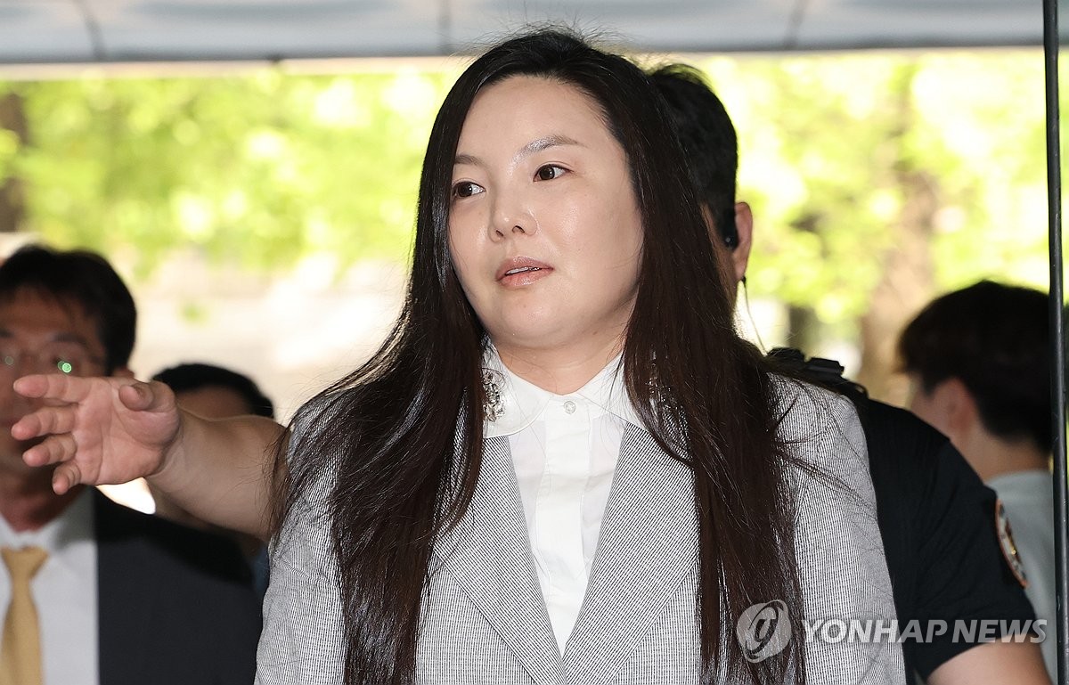 ▲연예기획사 원헌드레드 레이블 차가원 대표가 지난 8월 구속 전 피의자 심문(영장실질심사)을 위해 서울 서초구 서울중앙지법에 출석하고 있다. (연합뉴스)