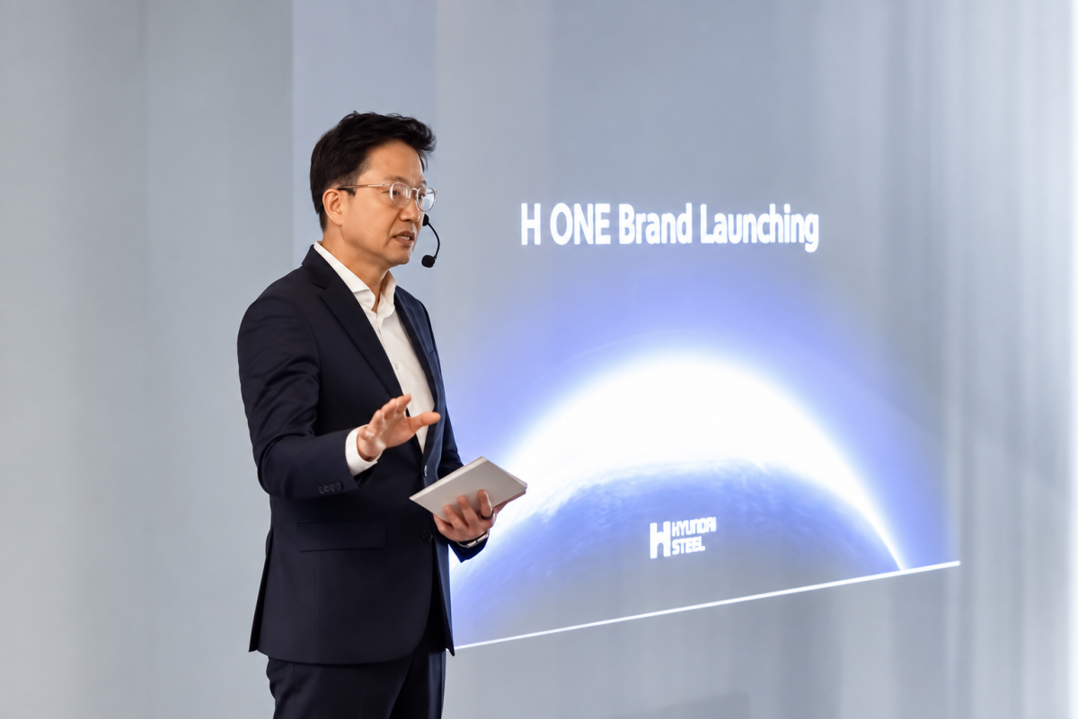 ▲김성민 현대제철 영업본부장 전무가 'H ONE' 브랜드 론칭 행사에서 브랜드 출범 배경과 비전, 향후 사업 방향에 대해 설명하고 있다. (현대제철)