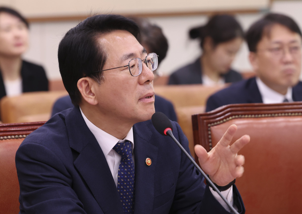 ▲황종우 해양수산부 장관이 28일 오전 서울 여의도 국회에서 열린 제439회국회정기회 제8차 법제사법위원회에서 질의에 답하고 있다. (뉴시스)