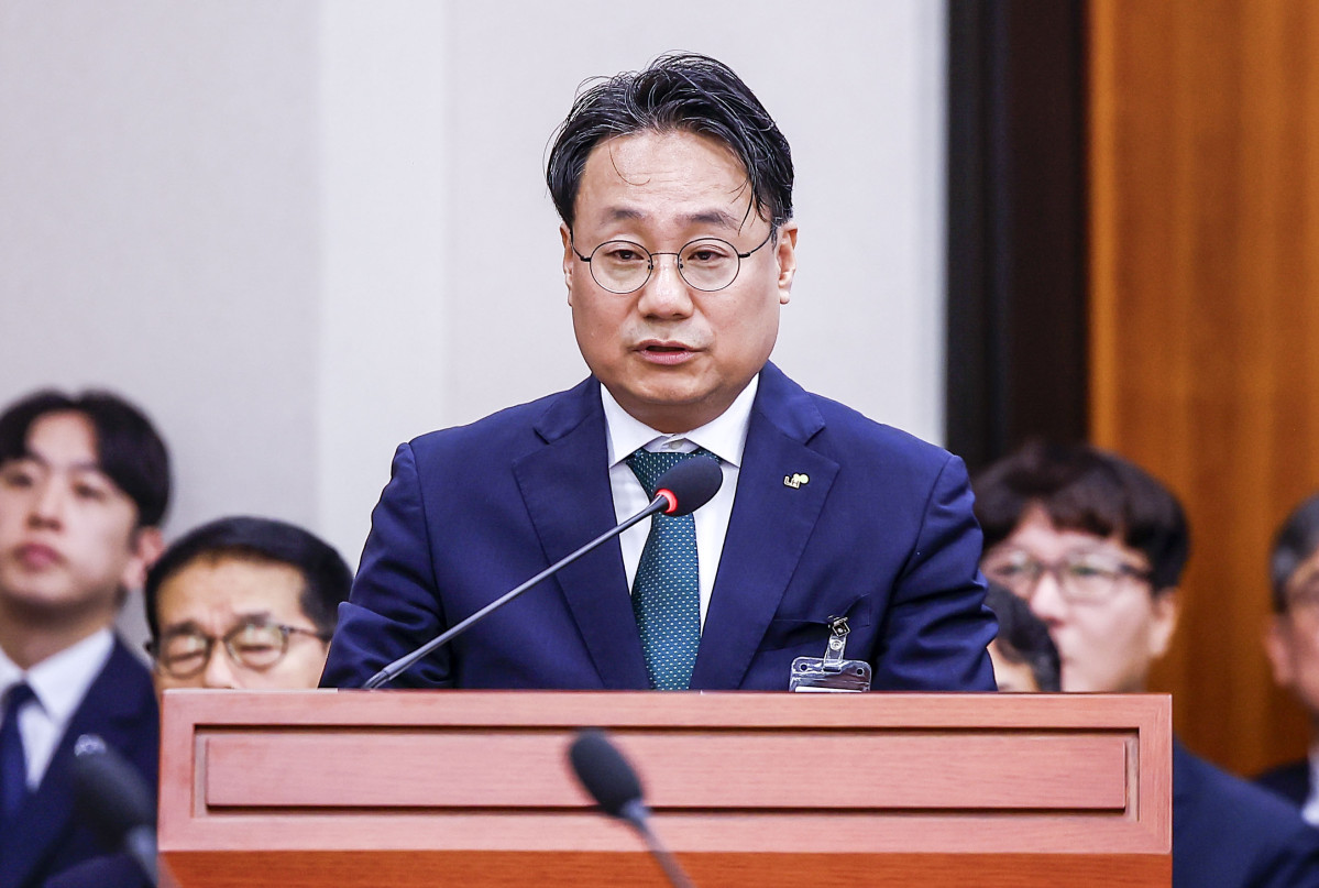 ▲이성훈 한국토지주택공사 사장이 12일 서울 여의도 국회에서 열린 국회 국토교통위원회의 한국토지주택공사 등에 대한 국정감사에서 업무보고를 하고 있다. (뉴시스)