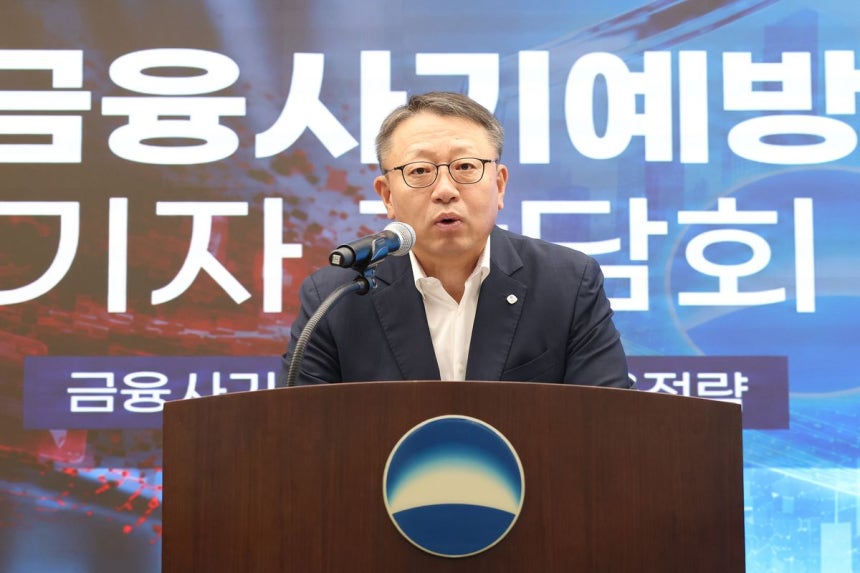 ▲정진완 우리은행장이 12일 서울 중구 우리은행 본점에서 열린 금융사기예방 기자간담회에서 인사말을 하고 있다. (연합뉴스)