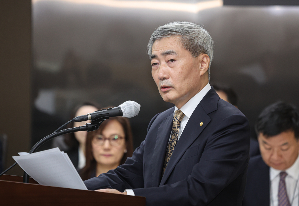 ▲신현송 한국은행 총재가 12일 서울 한국은행에서 열린 재정경제기획위원회 국정감사에서 업무보고를 하고 있다. 고성준 기자 joonko1@ (이투데이DB)