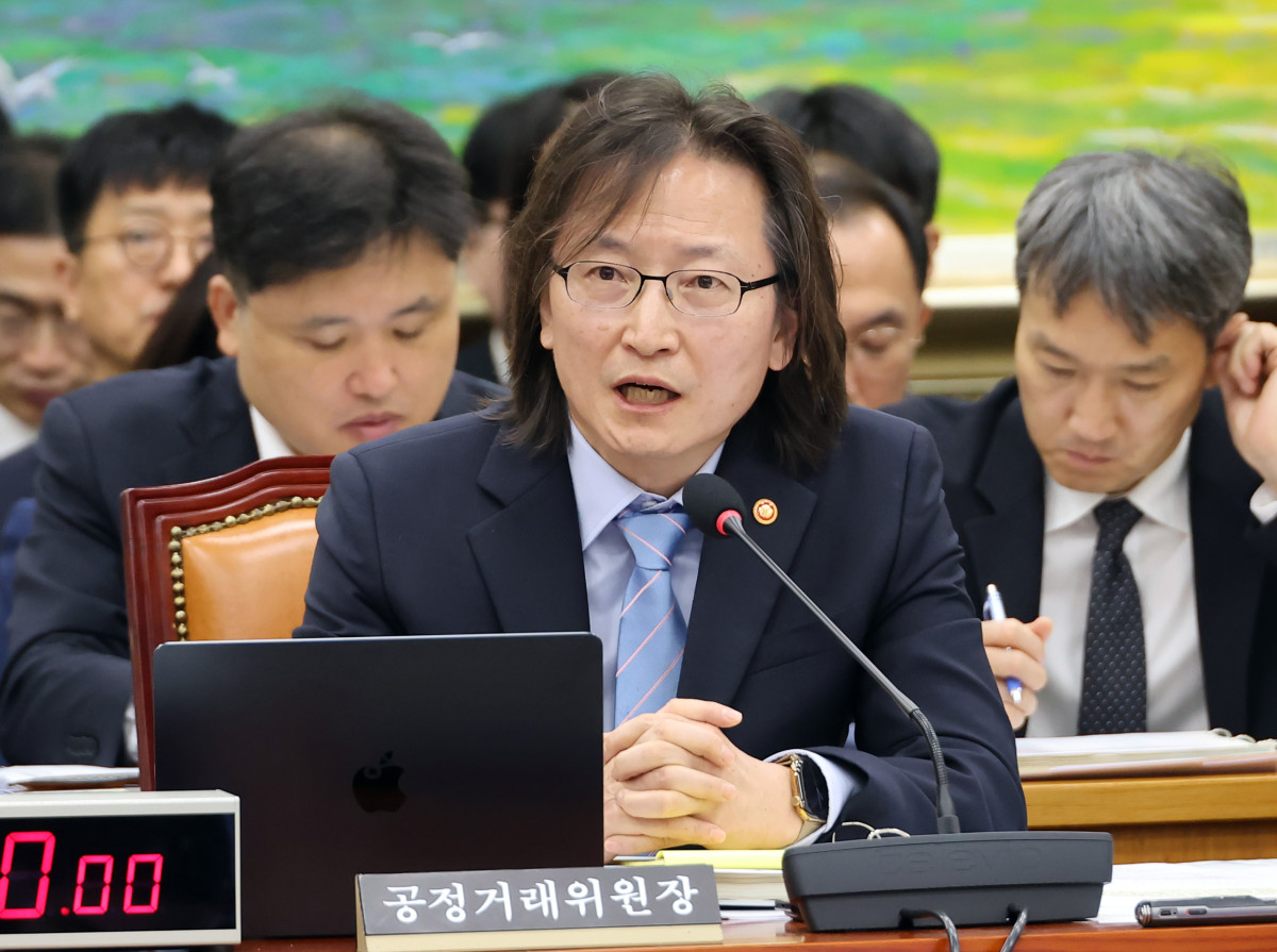 ▲주병기 공정거래위원장이 12일 국회에서 열린 정무위원회 국정감사에서 위원들의 질의에 답하고 있다. (연합뉴스)