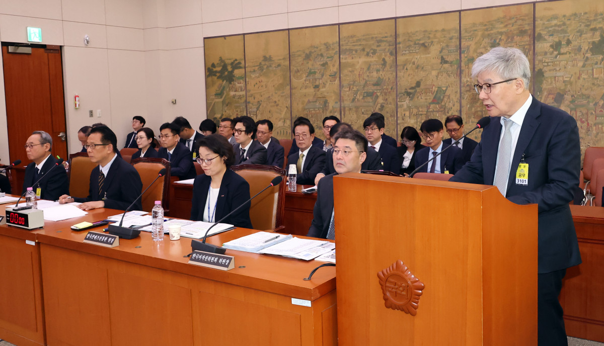 ▲김병재 영상물등급위원장이 12일 국회에서 열린 문화체육관광위원회 국정감사에서 위원 질의에 답하고 있다. (연합뉴스)