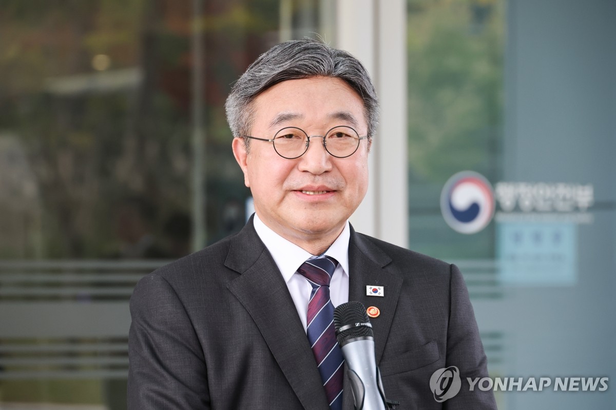 ▲윤호중 행정안전부 장관이 12일 세종시 정부세종청사에서 임은정 광주지방중대범죄수사청장에 대한 감찰 지시와 관련해 취재진 질문에 답하고 있다. (연합뉴스)