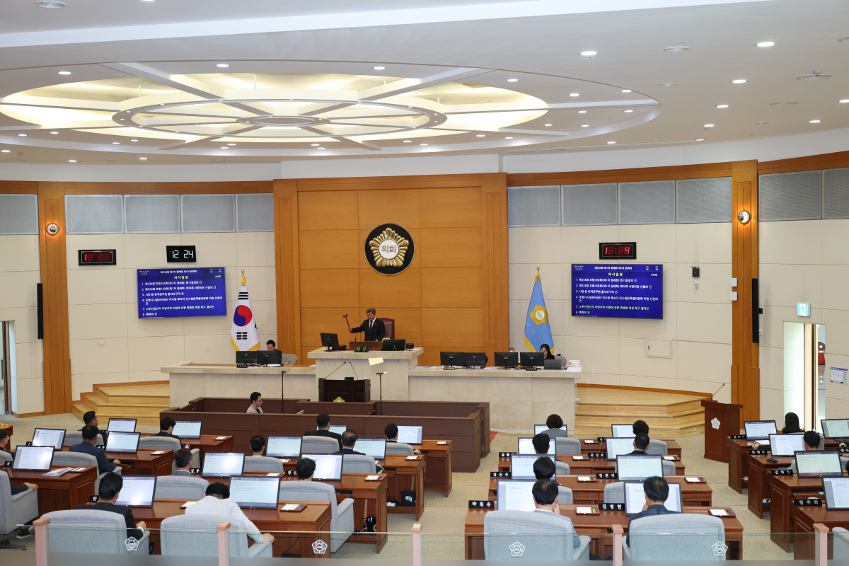 ▲포항시의회(의장 김철수)는 12일 오전 제1차 본회의를 시작으로 제10대 시의회의 첫 정례회 활동에 돌입했다. (포항시의회)