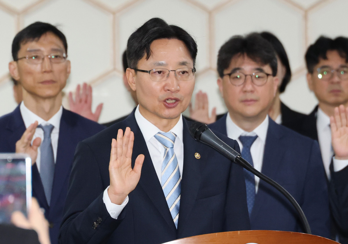 ▲임광현 국세청장이 13일 세종시 정부세종청사에서 열린 국회 재정경제기획위원회의 국세청에 대한 국정감사에서 증인선서를 하고 있다. (연합뉴스)