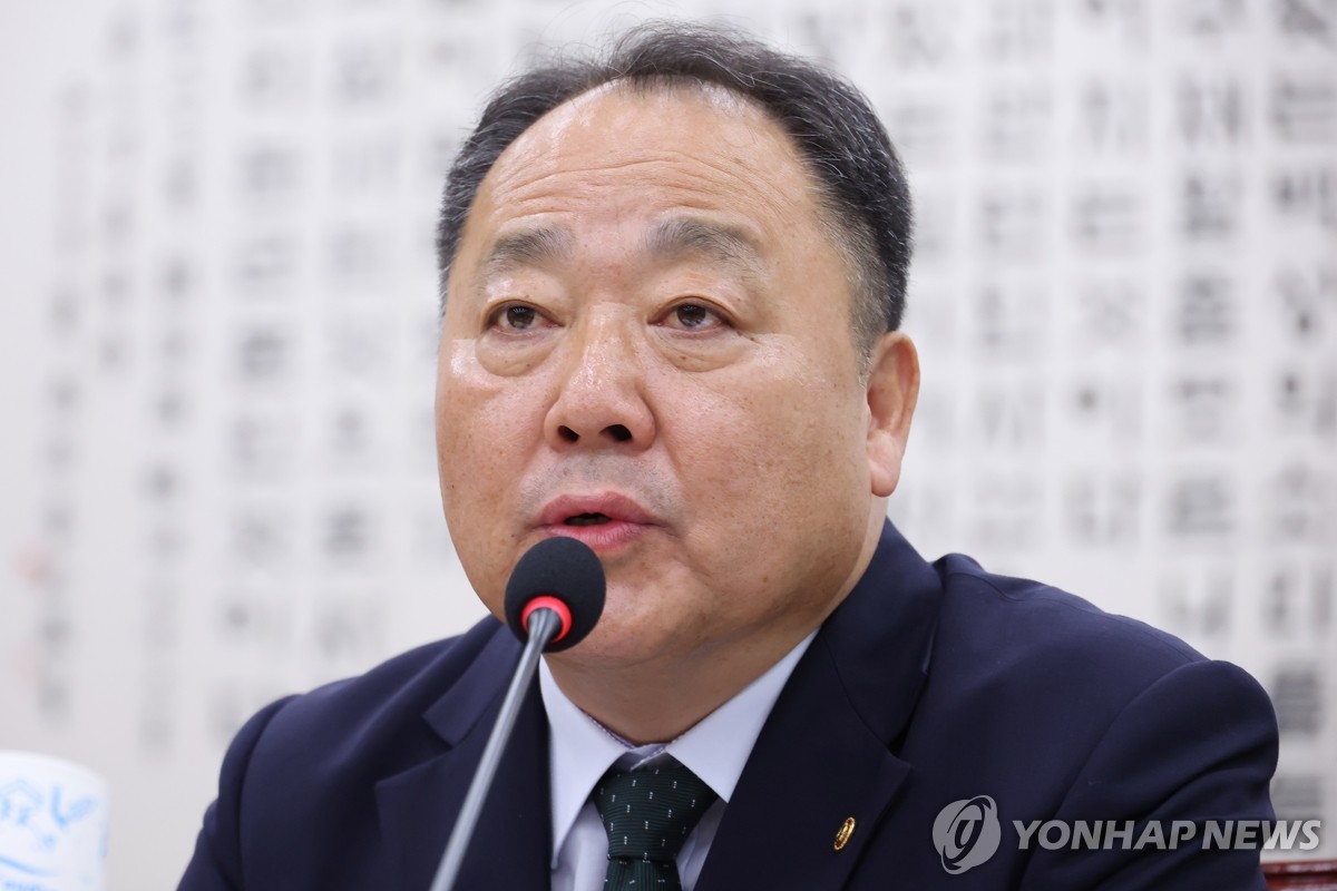 ▲손인혁 헌재 사무처장이 13일 국회에서 열린 법제사법위원회 국정감사에서 의원 질의에 답하고 있다. (연합뉴스)