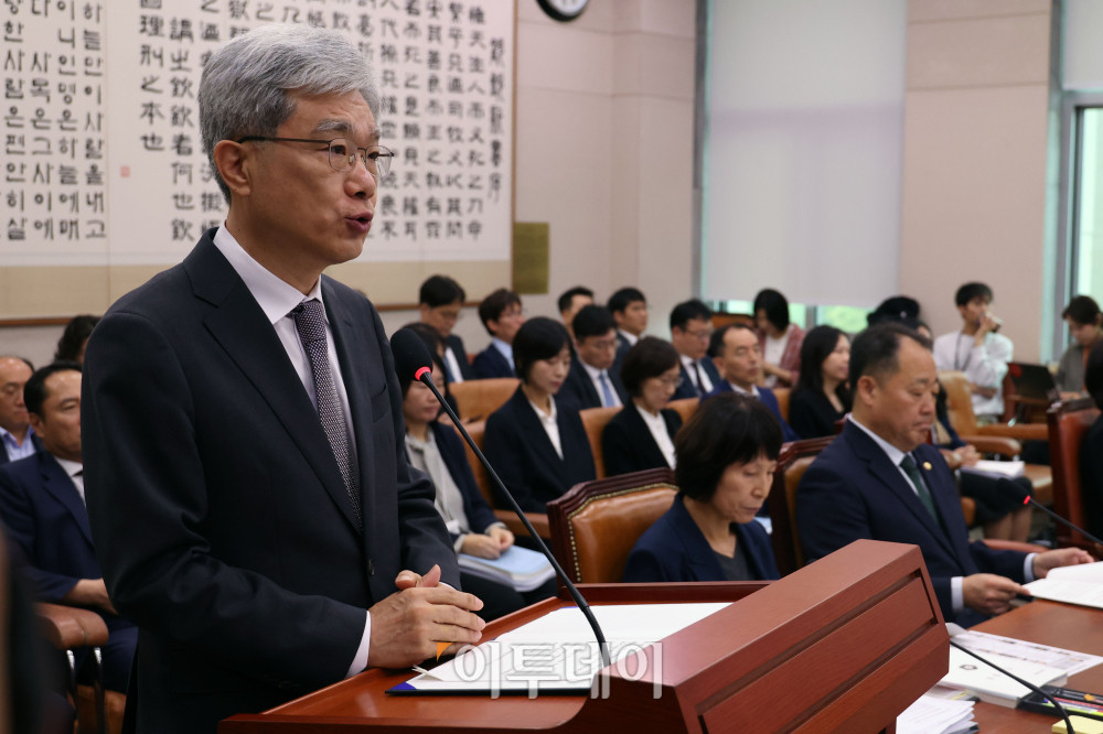 ▲김상환 헌법재판소장이 13일 서울 여의도 국회 법제사법위원회에서 열린 국정감사에서 인사말을 하고 있다. 고이란 기자 photoeran@